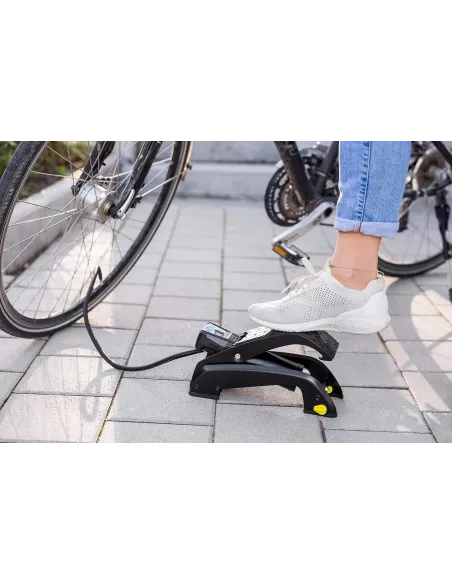 Pompka Nożna Michelin Z Manometrem Analogowa Jednotłokowa Do Opon Solidna