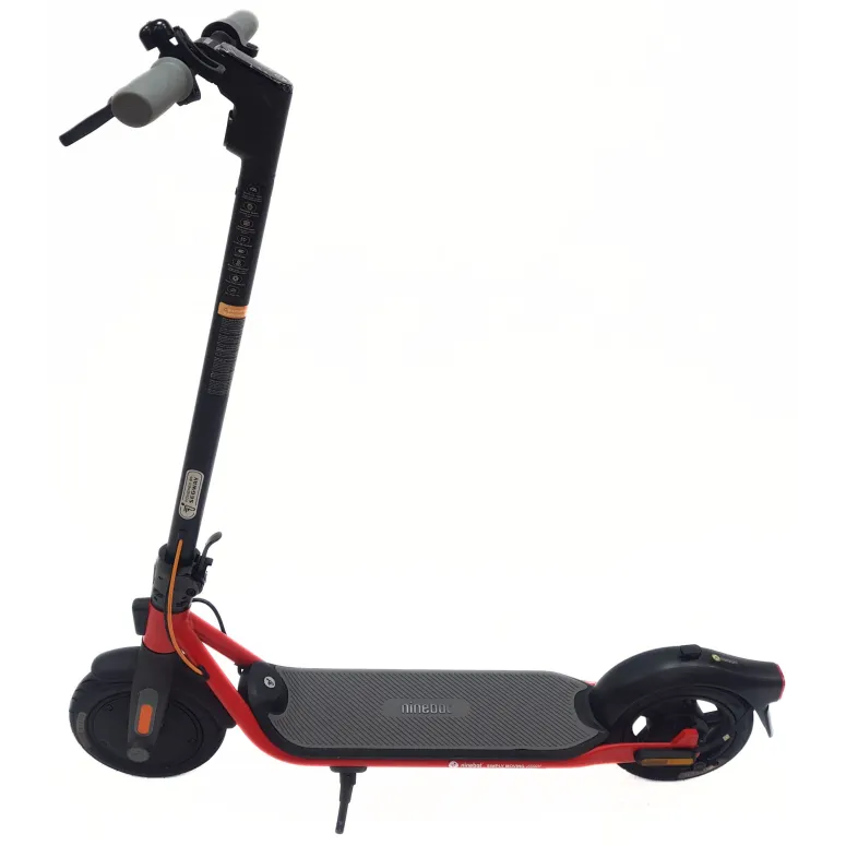 Hulajnoga Elektryczna Segway Ninebot D28D Światła 300W 7,65Ah 20km/h IPX5