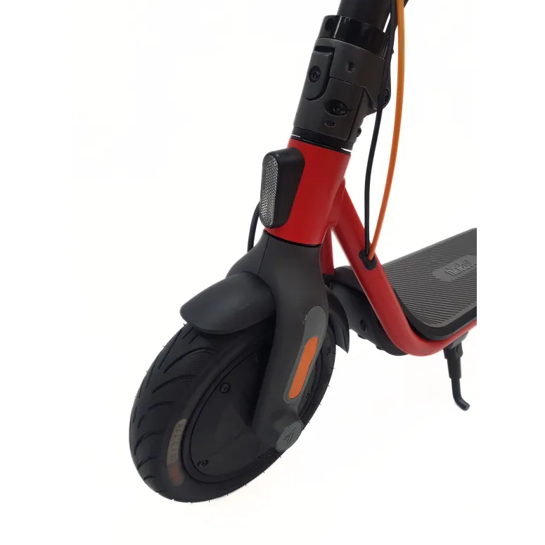 Hulajnoga Elektryczna Segway Ninebot D28D Światła 300W 7,65Ah 20km/h IPX5