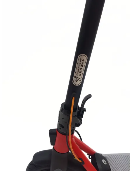 Hulajnoga Elektryczna Segway Ninebot D28D Światła 300W 7,65Ah 20km/h IPX5