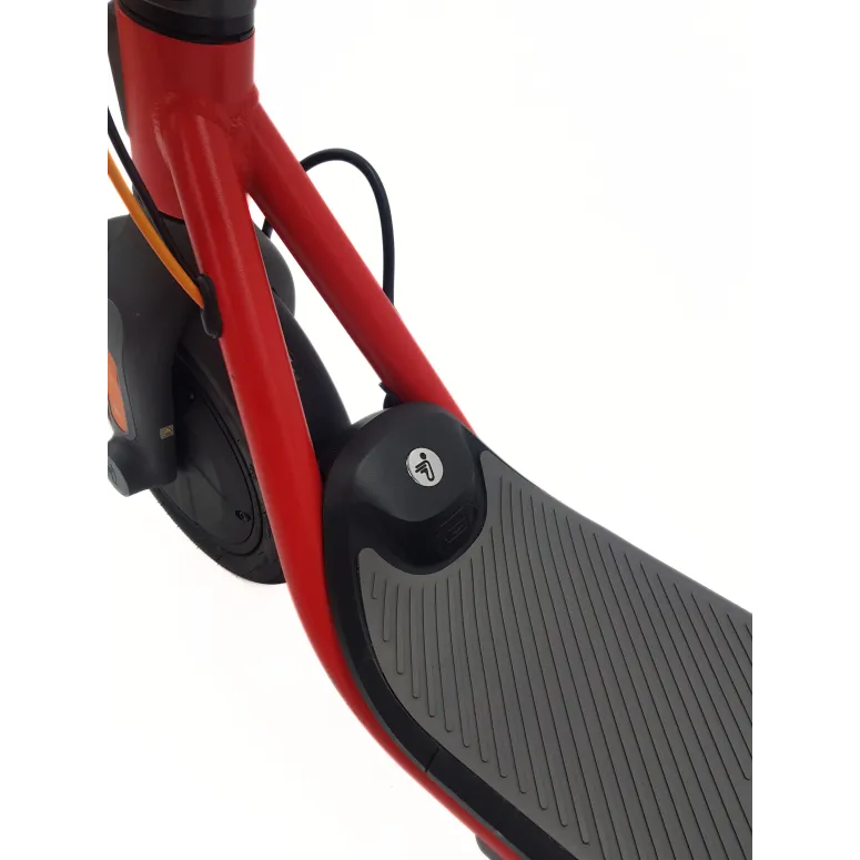 Hulajnoga Elektryczna Segway Ninebot D28D Światła 300W 7,65Ah 20km/h IPX5