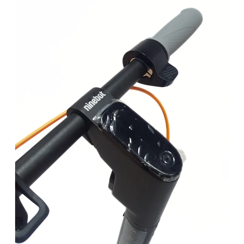 Hulajnoga Elektryczna Segway Ninebot D28D Światła 300W 7,65Ah 20km/h IPX5