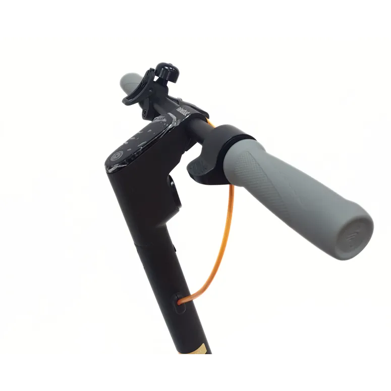 Hulajnoga Elektryczna Segway Ninebot D28D Światła 300W 7,65Ah 20km/h IPX5