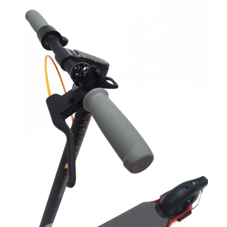 Hulajnoga Elektryczna Segway Ninebot D28D Światła 300W 7,65Ah 20km/h IPX5