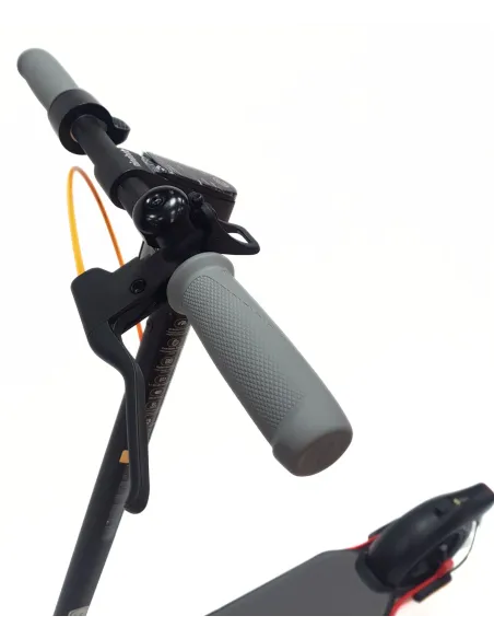 Hulajnoga Elektryczna Segway Ninebot D28D Światła 300W 7,65Ah 20km/h IPX5