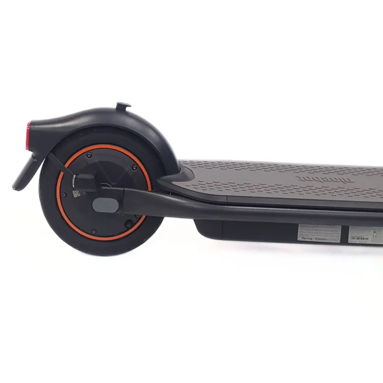 Hulajnoga Elektryczna Segway Ninebot F65I Oświetlenie IPX5 400 W 561 Wh