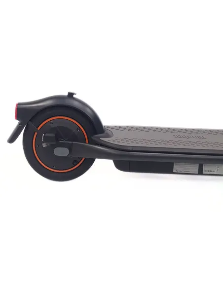 Hulajnoga Elektryczna Segway Ninebot F65I Oświetlenie IPX5 400 W 561 Wh