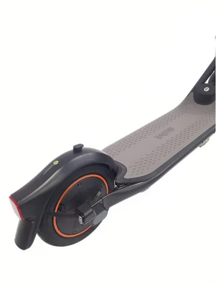 Hulajnoga Elektryczna Segway Ninebot F65I Oświetlenie IPX5 400 W 561 Wh