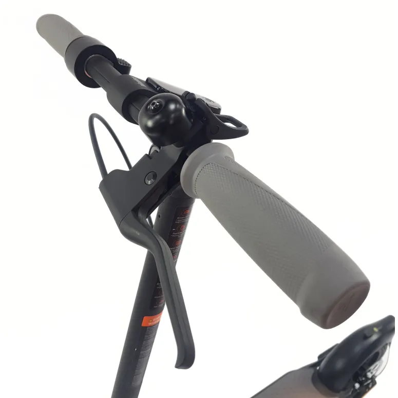 Hulajnoga Elektryczna Segway Ninebot F20D 20km/h IPX5 10 cali 5.1Ah Światła