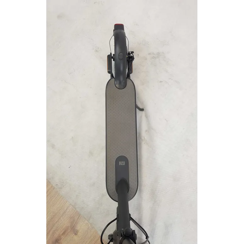 Hulajnoga Elektryczna Xiaomi Mi Scooter 1S 250 W Czarna Składana Światła