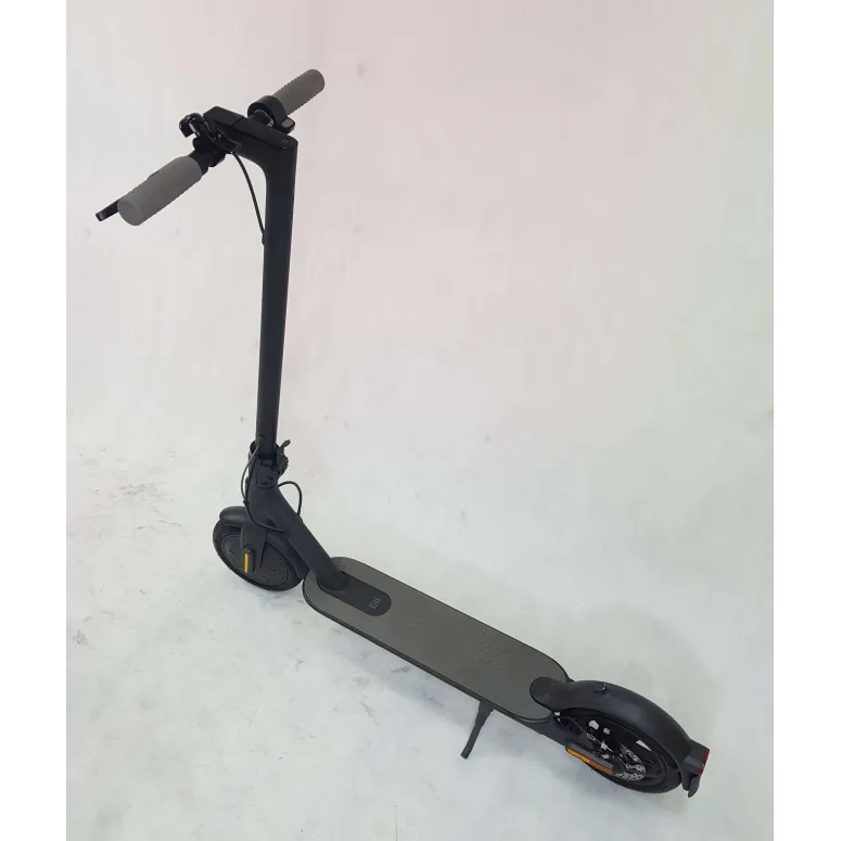 Hulajnoga Elektryczna Xiaomi Mi Scooter 1S 250 W Czarna Składana Światła