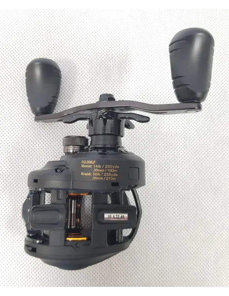 Kołowrotek baitcasterowy Penn Squall Low Profile 300 RH 7,3:1 263g HT-100