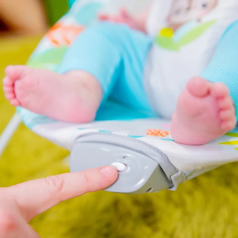 Leżaczek Bujaczek Bright Starts Rainforest Vibes Wibracje 0-9 kg