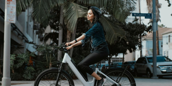Jakie są zalety miejskich rowerów elektrycznych?
