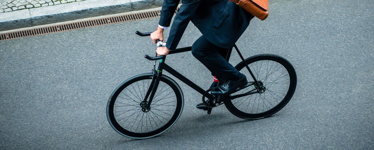 E-bike do pracy – czy opłaca się dojazd elektrykiem zamiast autem?
